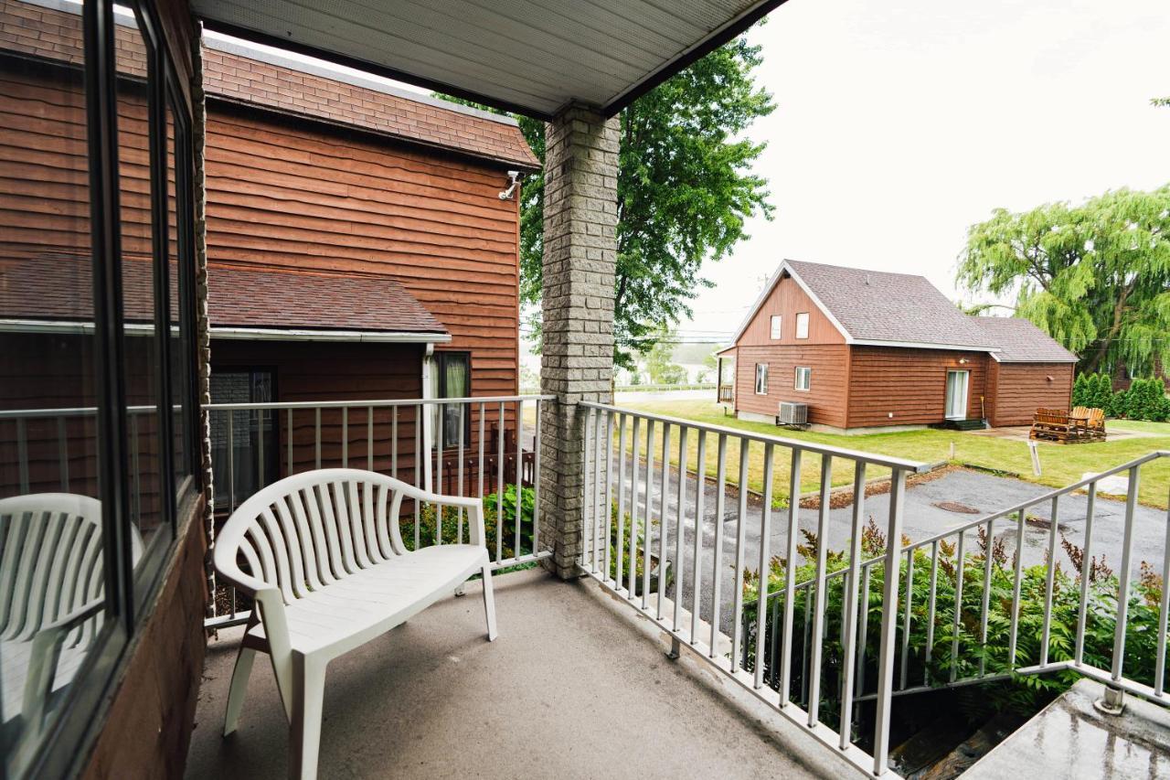 Auberge Harris Saint-Jean-sur-Richelieu Exterior photo