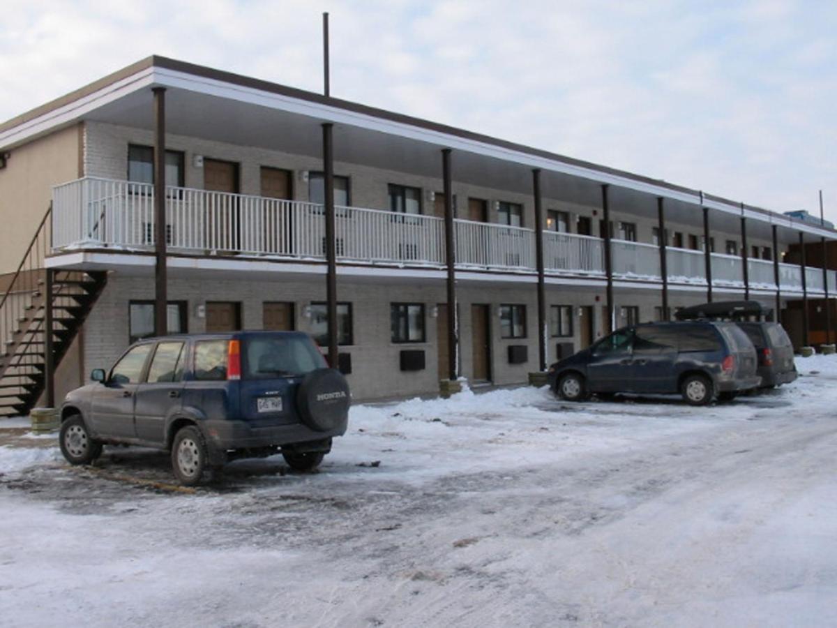 Auberge Harris Saint-Jean-sur-Richelieu Exterior photo